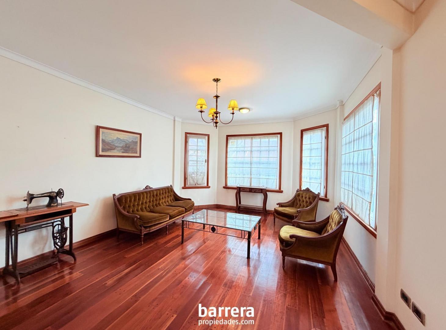 Foto de Importante Chalet 5 amb a Metros del Parque Primavesi - Impecable Estado, imagen 5
