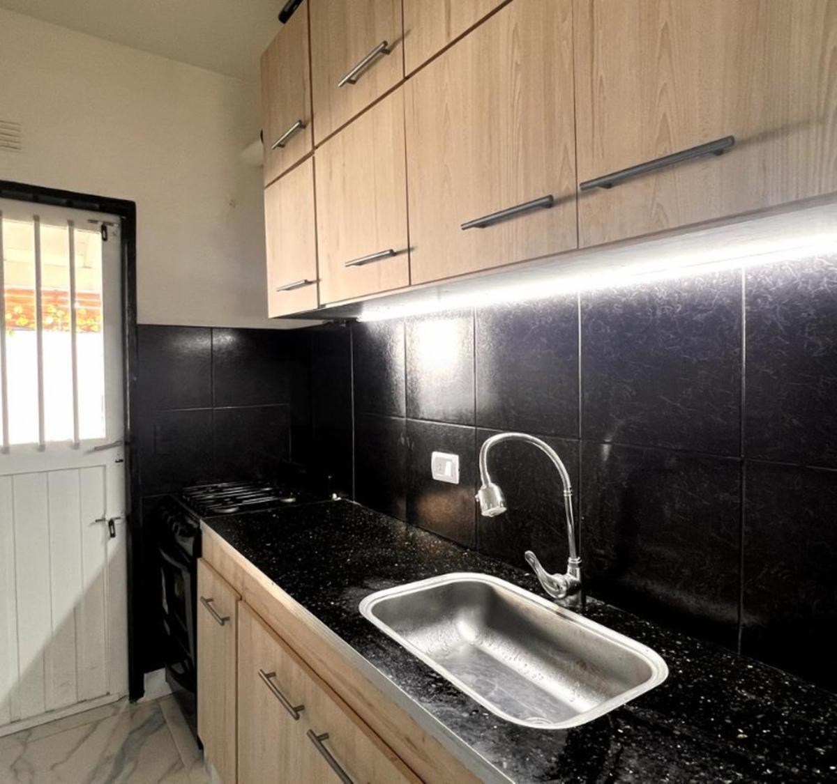 Excelente PH 3 Ambientes en Venta, Ventura Alegre 500, Ituzaingó. 3
