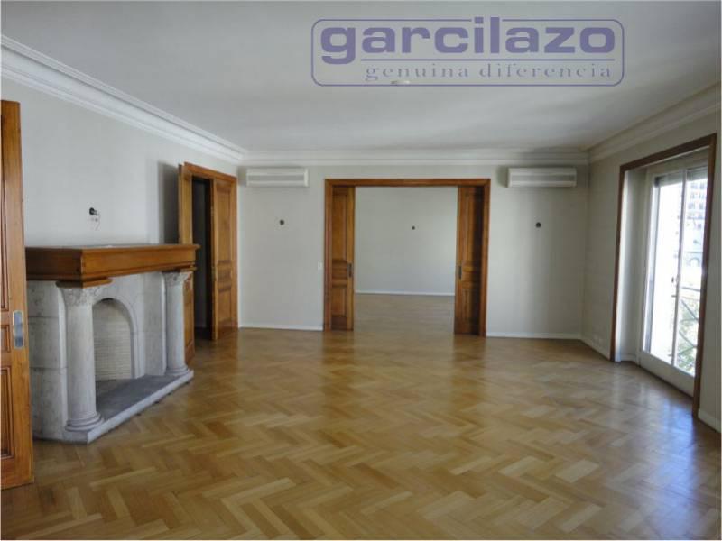 Excelente Piso en Edificio de Gran Categoría. en Esquina. 5
