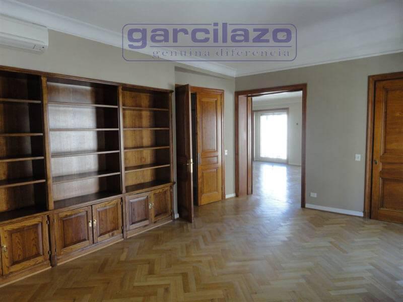 Excelente Piso en Edificio de Gran Categoría. en Esquina. 4