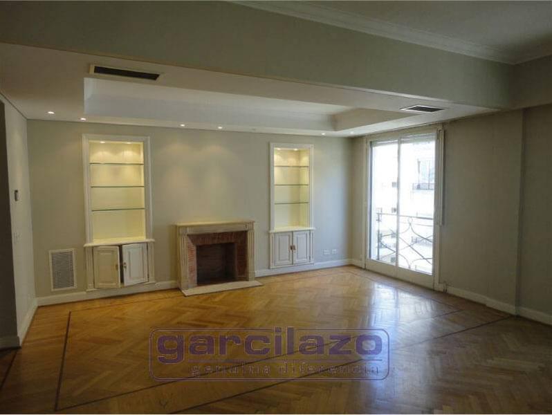 Excelente Piso en Edificio de Gran Categoría. en Esquina. 3
