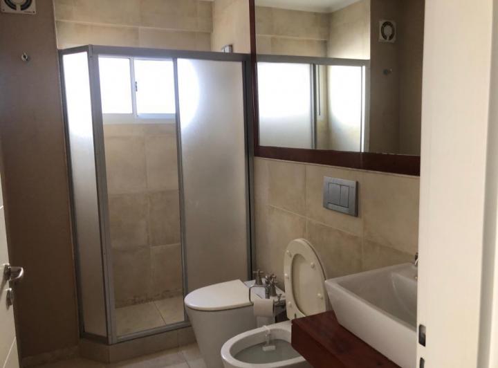 HERMOSO PENTHOUSE CON COCHERA. IMPECABLE. 2