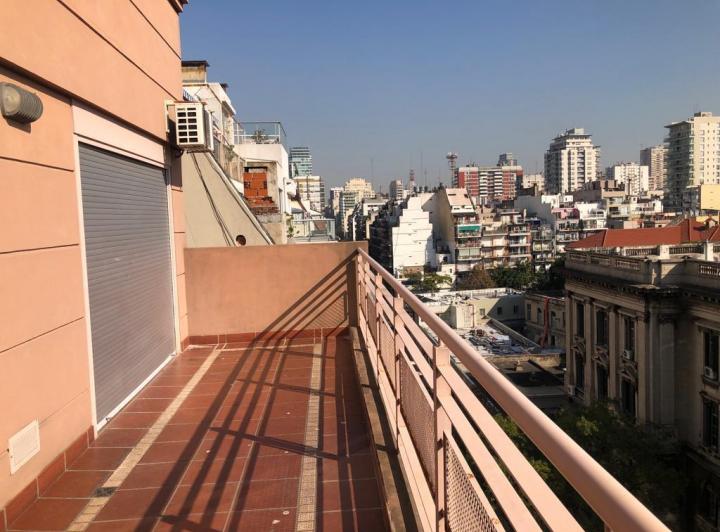 HERMOSO PENTHOUSE CON COCHERA. IMPECABLE. 1