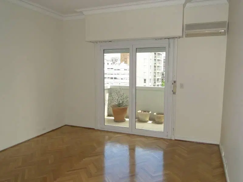 Piso en edificio francés de gran categoría. Vigilancia, cuatro dormitorios 3