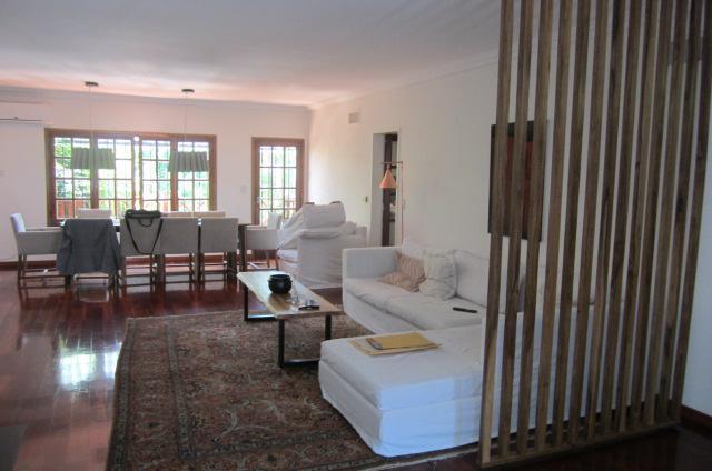Foto de Excelente casa con jardín y pileta. Alquiler o venta. cocheras, imagen 2