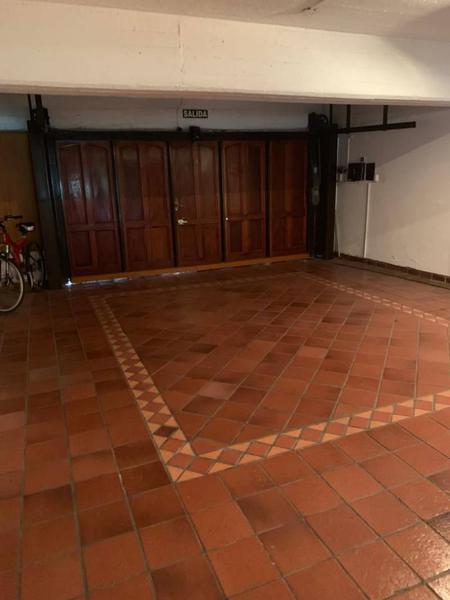 Foto de Excelente casa con jardín y pileta. Alquiler o venta. cocheras, imagen 3