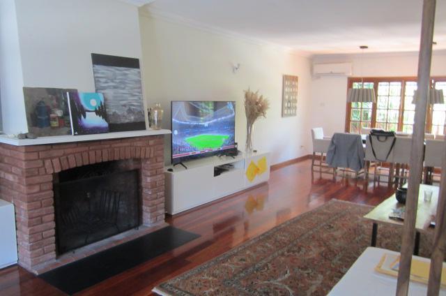 Foto de Excelente casa con jardín y pileta. Alquiler o venta. cocheras, imagen 5