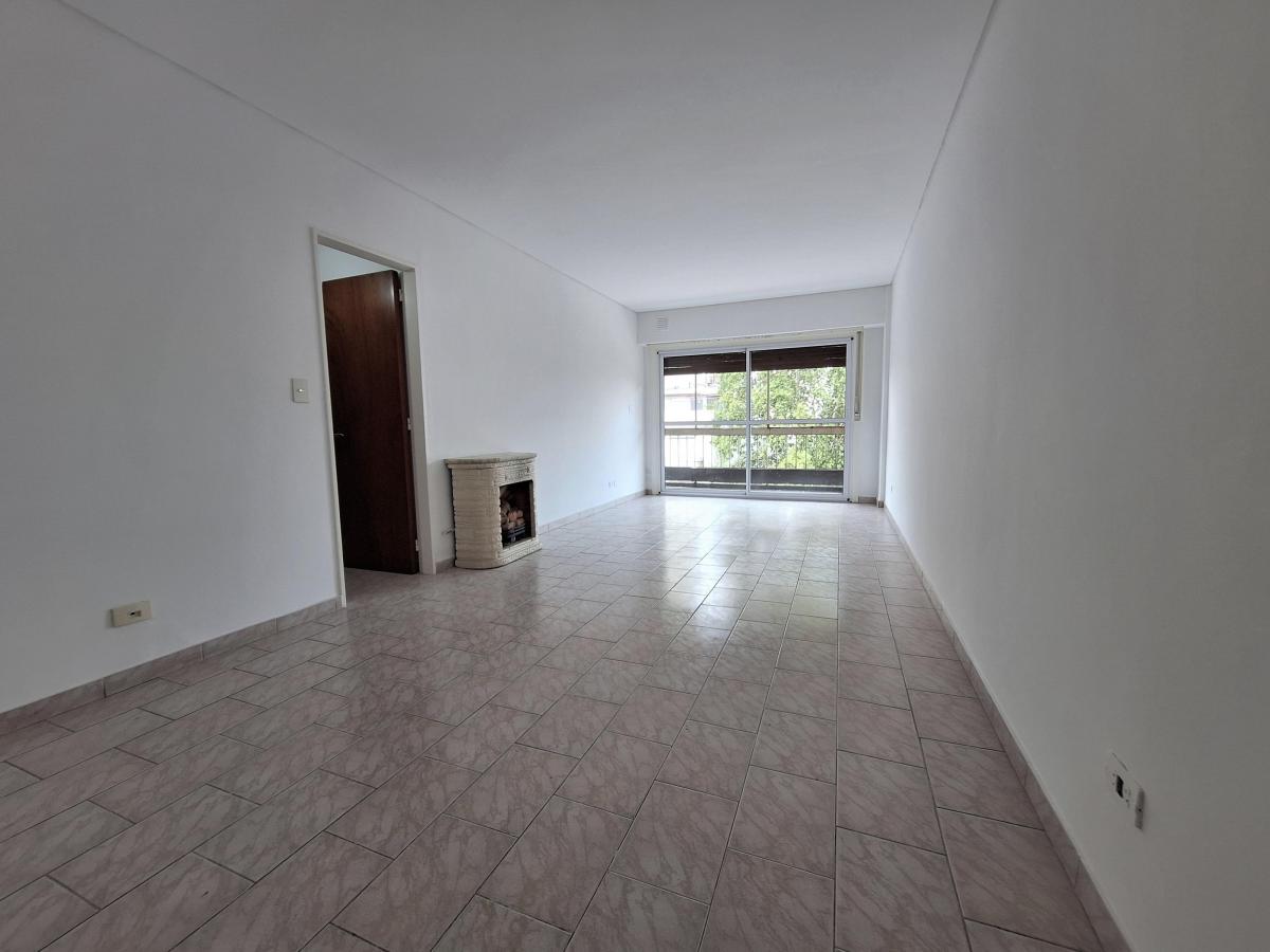 Departamento de 3 Amb. C/dependencia Al Frente C/balcon Corrido 3