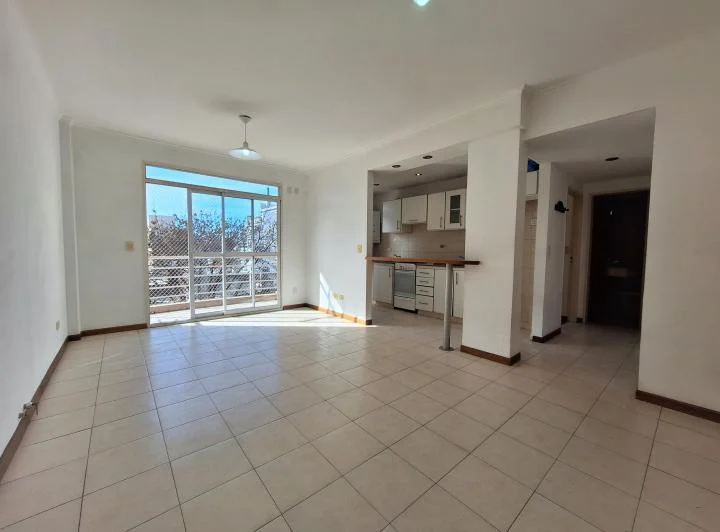 DEPARTAMENTO 2 AMPLIOS AMB AL FRENTE CON BALCON 4