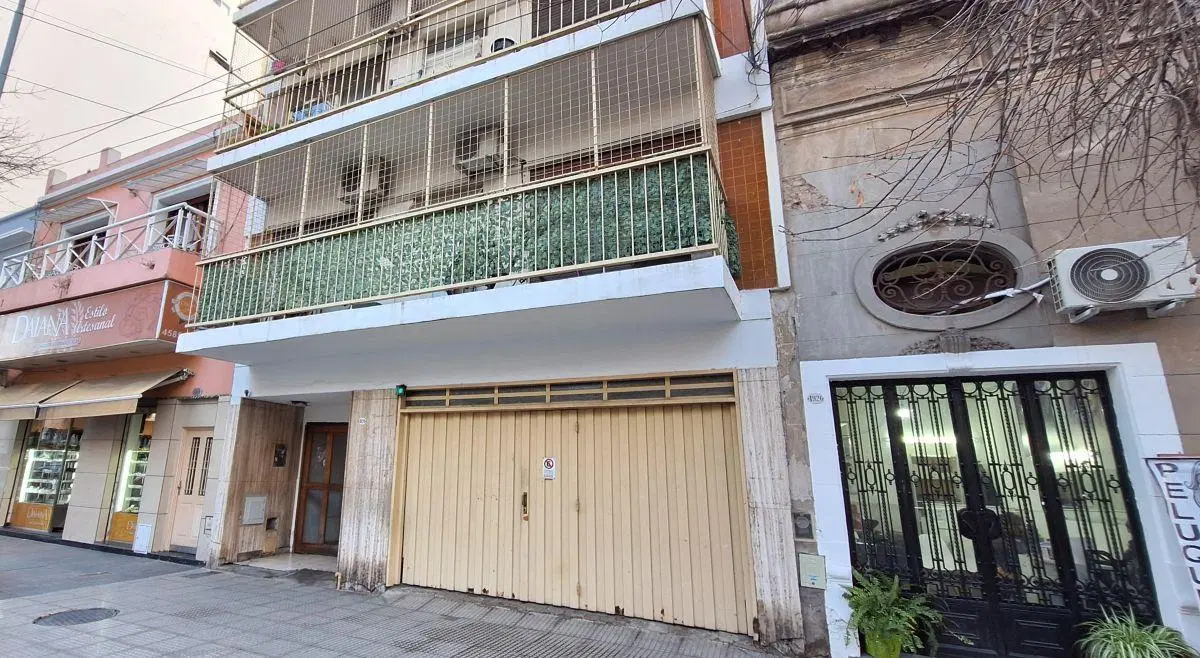 DEPARTAMENTO 3 AMB. AL FRENTE CON BALCÓN CORRIDO 1