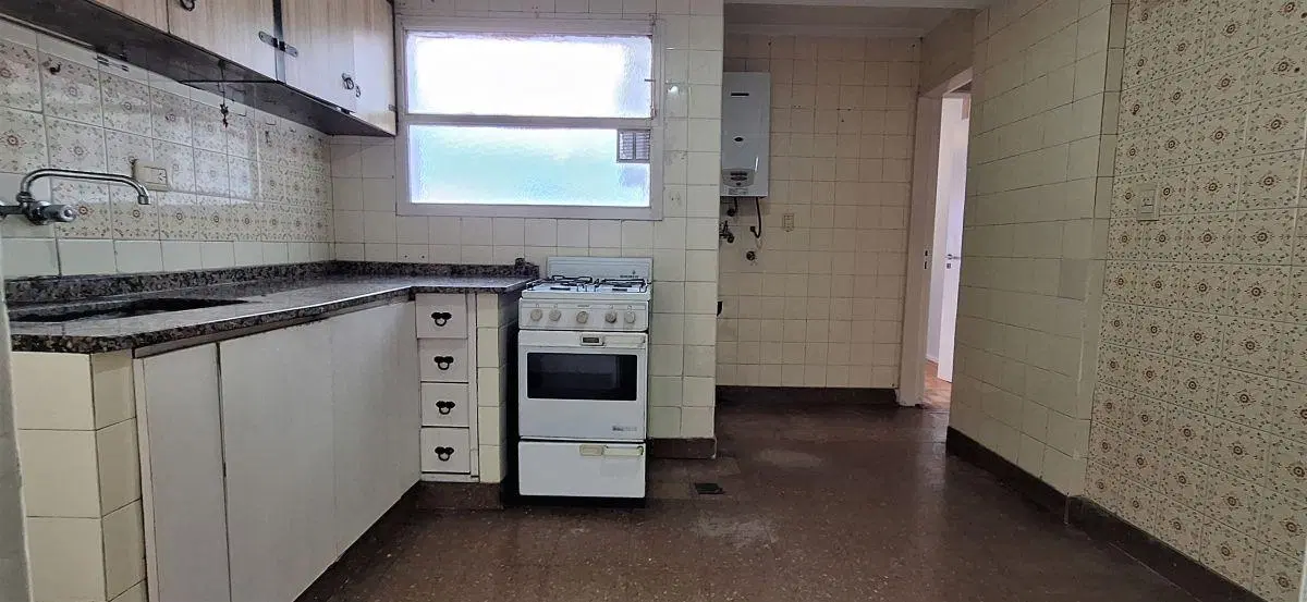 DEPARTAMENTO 3 AMB. AL FRENTE CON BALCÓN CORRIDO 8