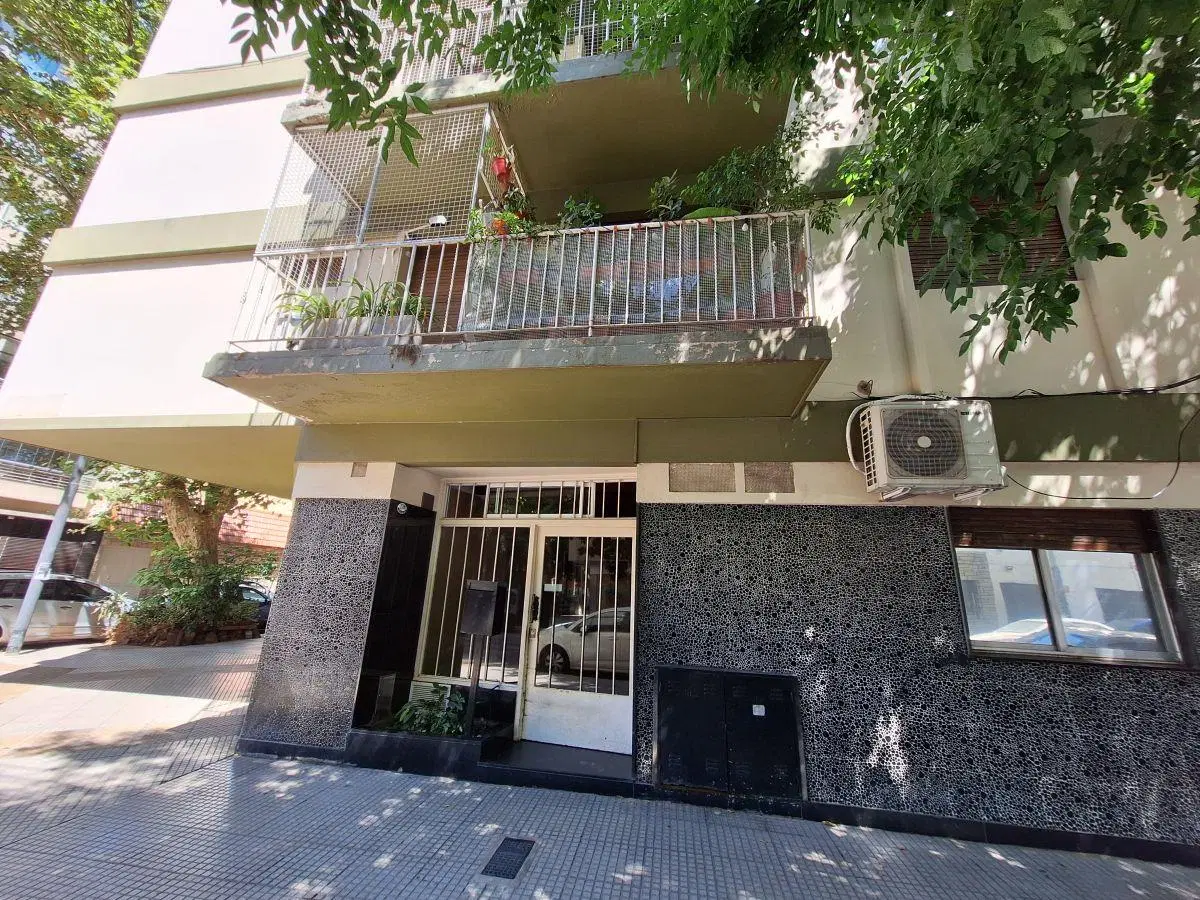DEPTO 2 AMB, AL FRETNTE CON BALCON Y ESPACIO GUARDA COCHE 5