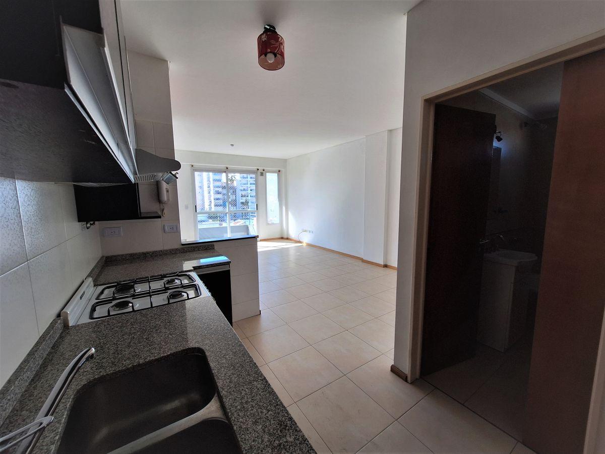 Foto de SEMIPISO DE 1 AMBIENTE CON BALCON - AL FRENTE, imagen 4