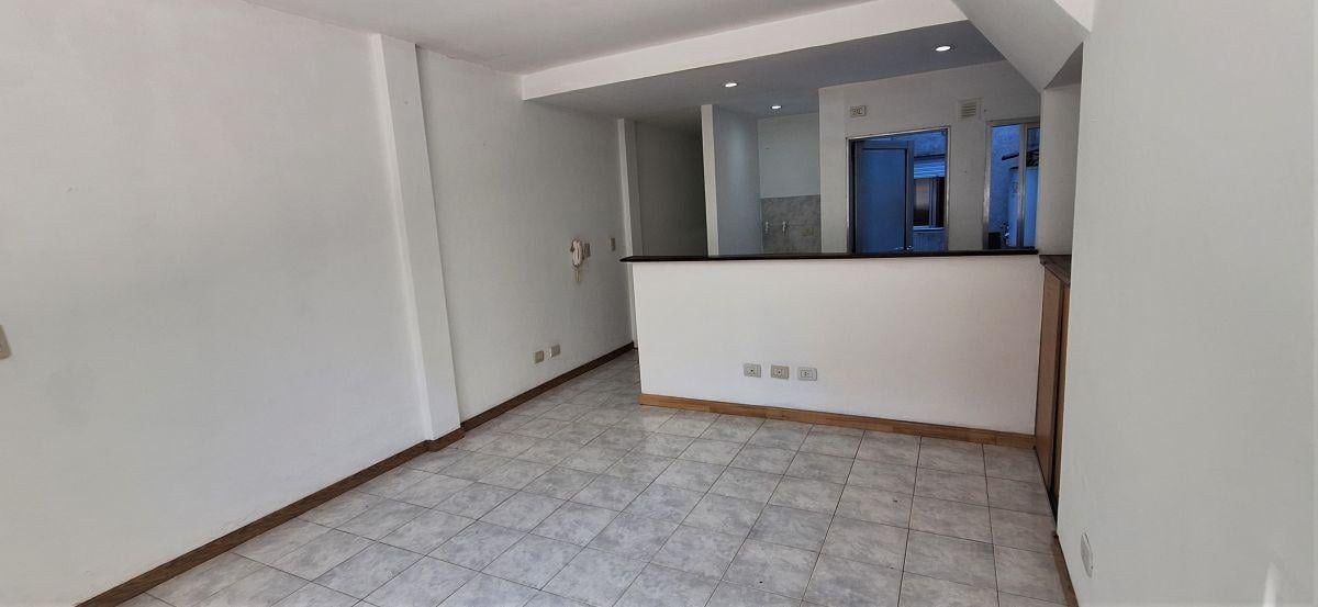 Foto de DEPARTAMENTO 2 AMB. TIPO CASA PB AL FRTE, CON ENTRADA INDEPENDIENTE, imagen 4