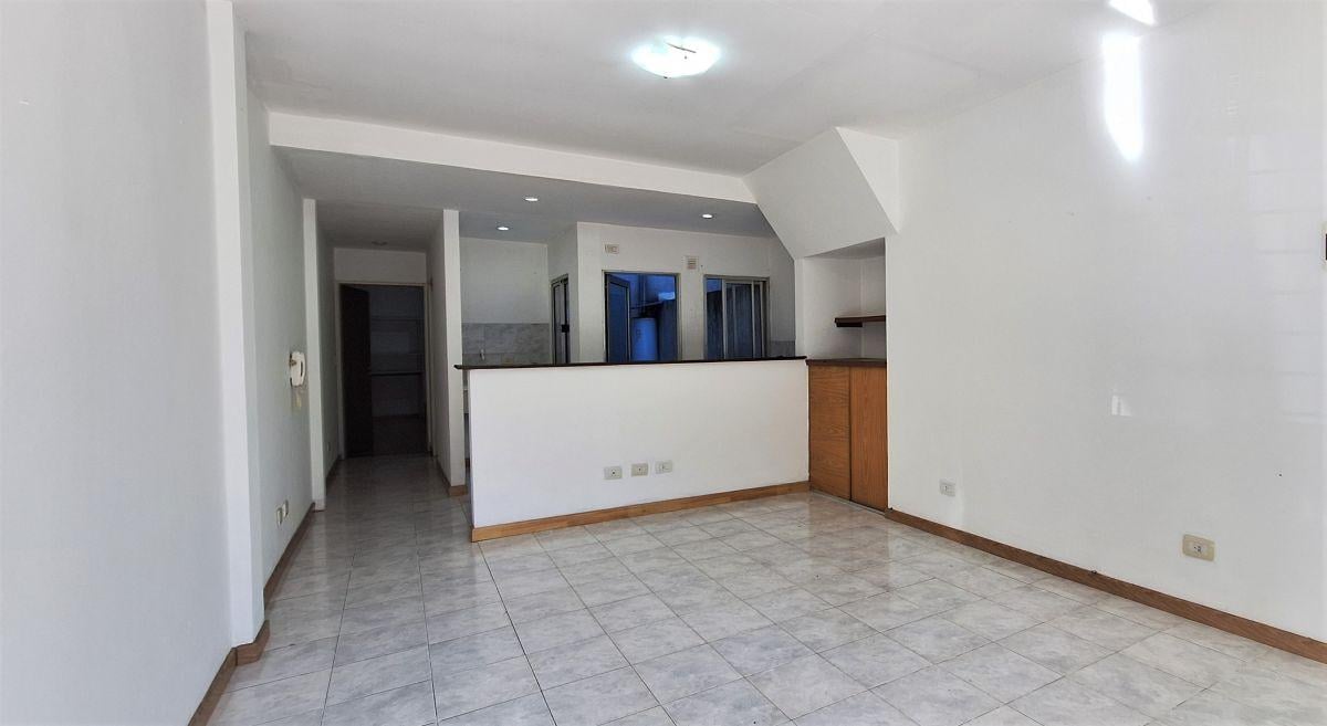 Foto de DEPARTAMENTO 2 AMB. TIPO CASA PB AL FRTE, CON ENTRADA INDEPENDIENTE, imagen 3