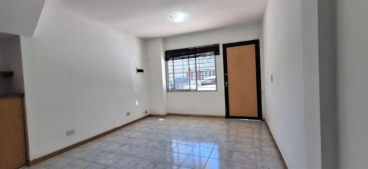 Foto de DEPARTAMENTO 2 AMB. TIPO CASA PB AL FRTE, CON ENTRADA INDEPENDIENTE, imagen 5