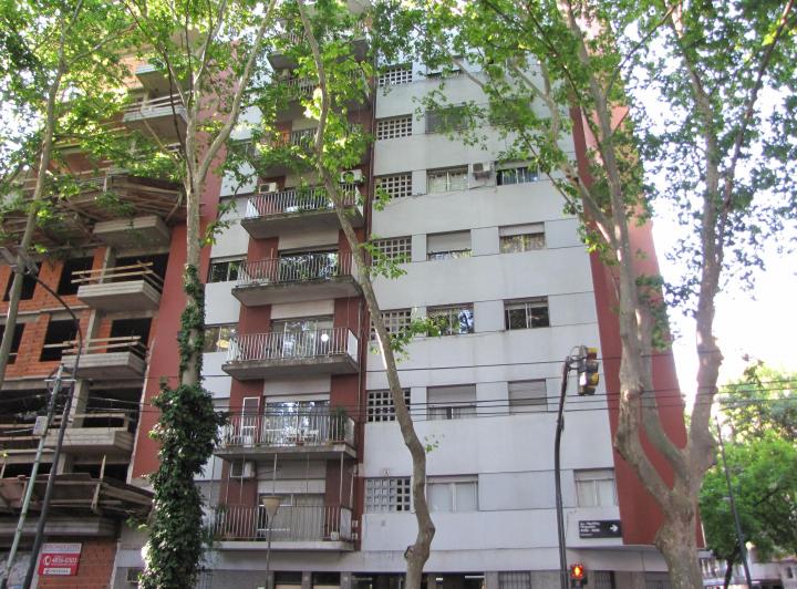 DEPARTAMENTO 3 AMBIENTE C/DEPENDENCIA– AMPLIO, LUMINOSO Y EXCELENTE UBICACIÓN. 4