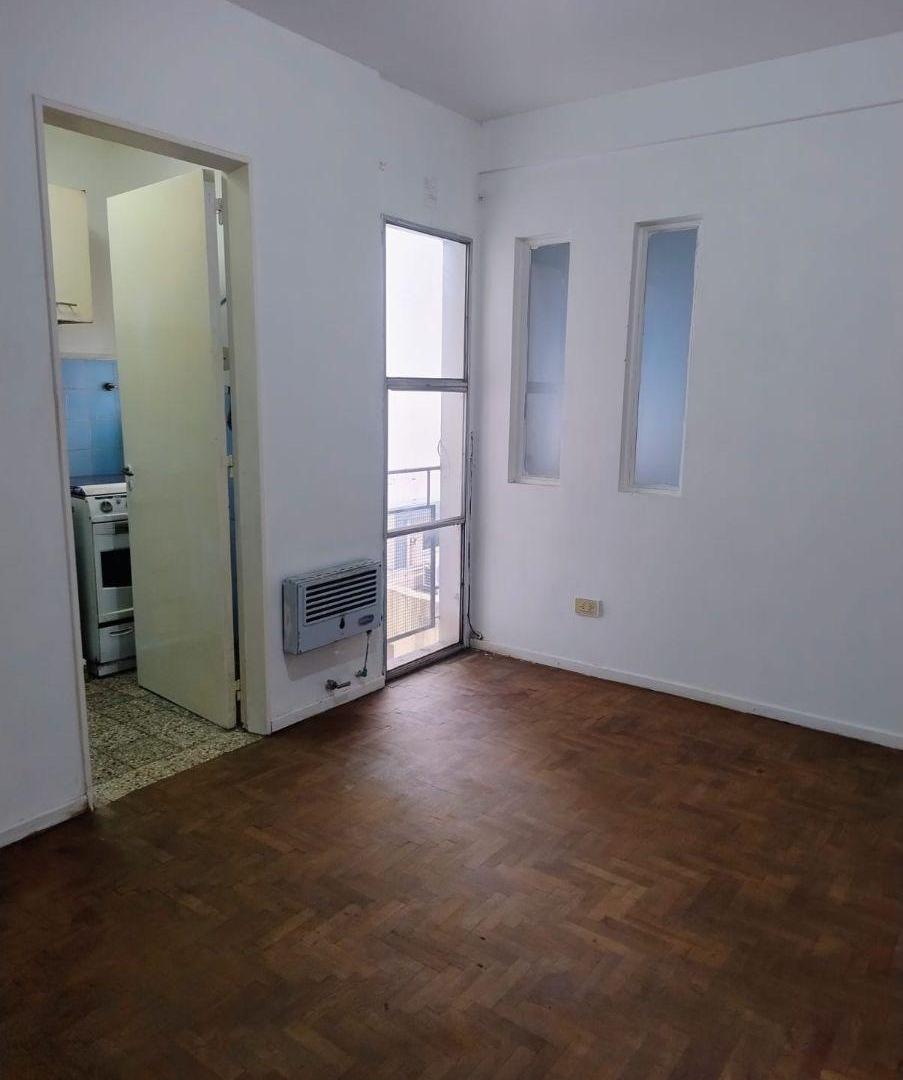 Foto de VENTA DEPTO. 2 AMB. - RETASADO - 28 MTS. MUY LUMINOSO., imagen 2