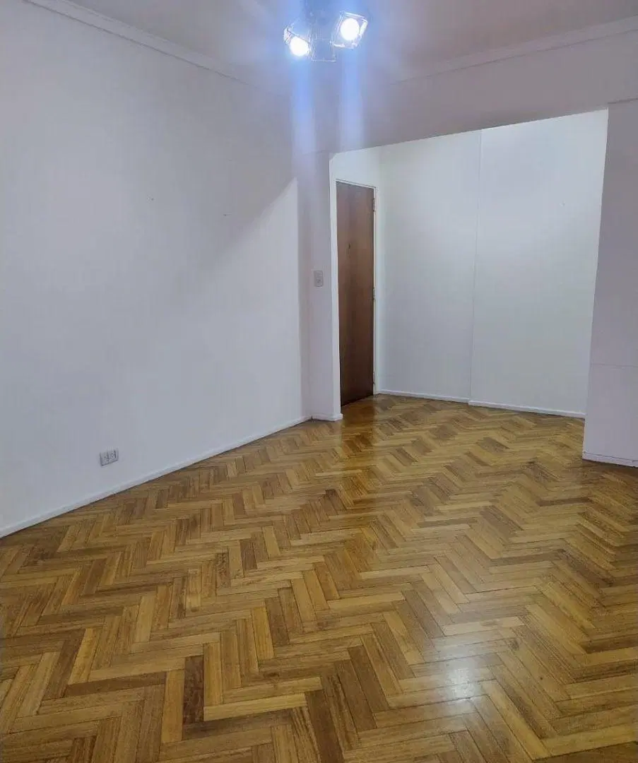 Alquiler de Depto. 2 ambientes, con doble patio – 60 m² totales – Monserrat 2