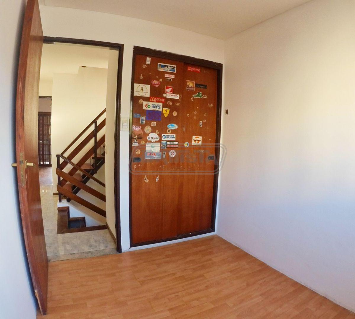 Casa 6 Ambientes. | Emilio Mitre Al 100 4