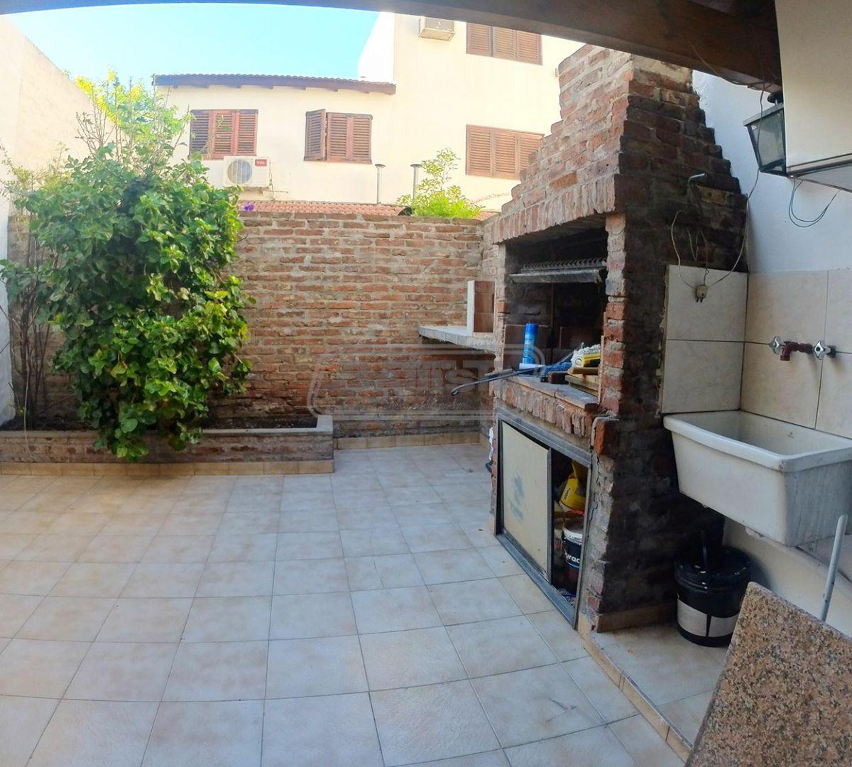 Casa 6 Ambientes. | Emilio Mitre Al 100 1