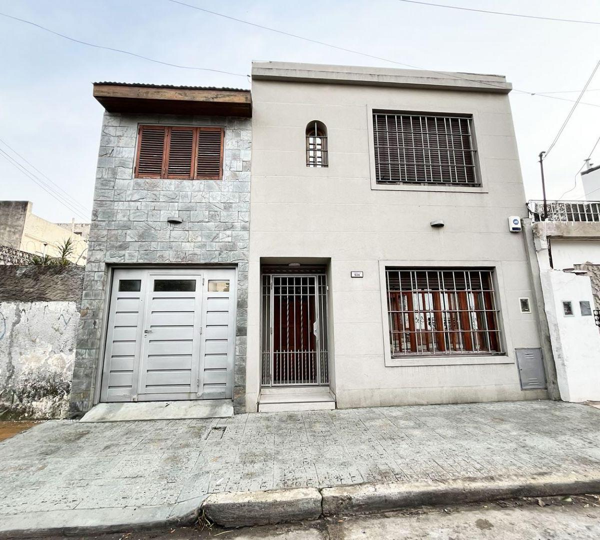 Casa 4 ambientes. | GONZALEZ CASTILLO al 600
