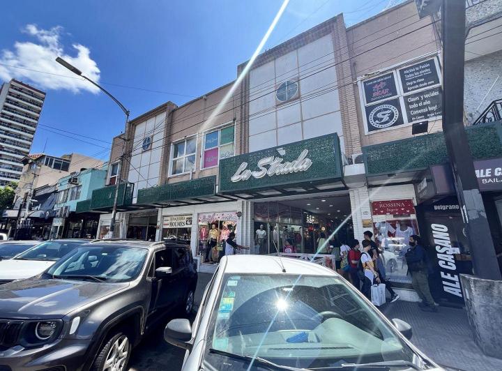 Local . | AV. RIVADAVIA al 14000 2