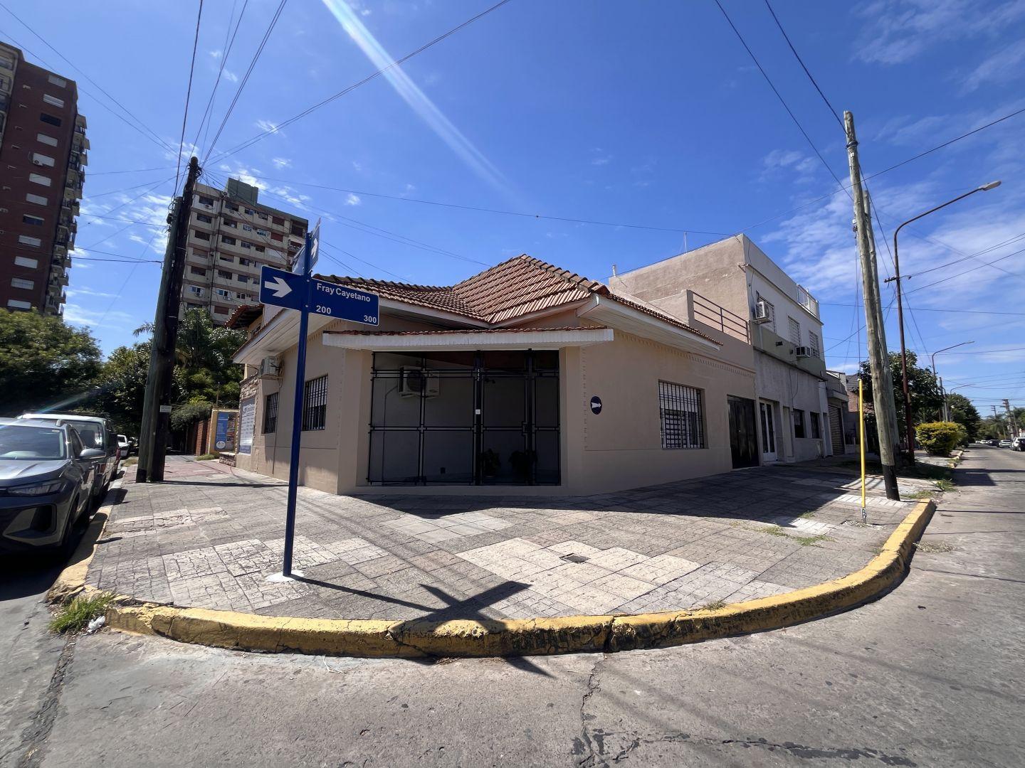 Casa 3 ambientes. | ALSINA al 400