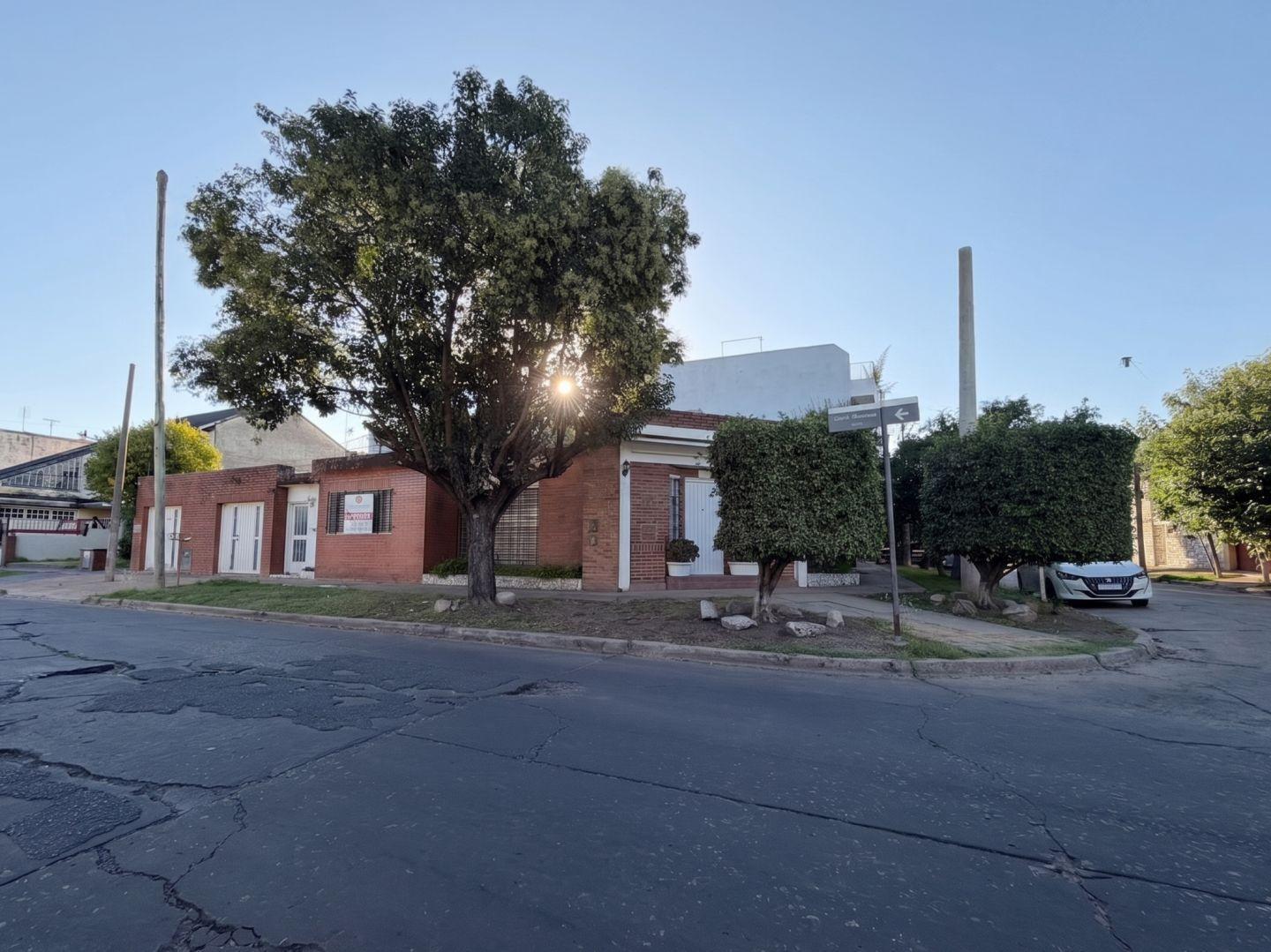 Casa 5 ambientes. | Toscano al 900