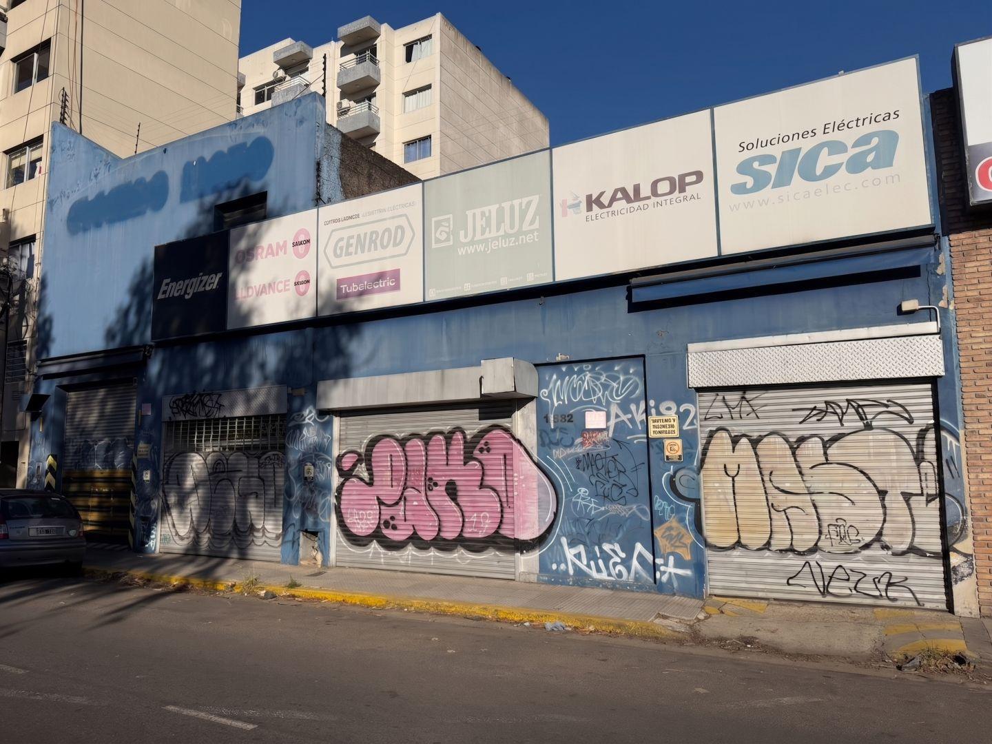 Galpón . | Av. Rivadavia al 15200