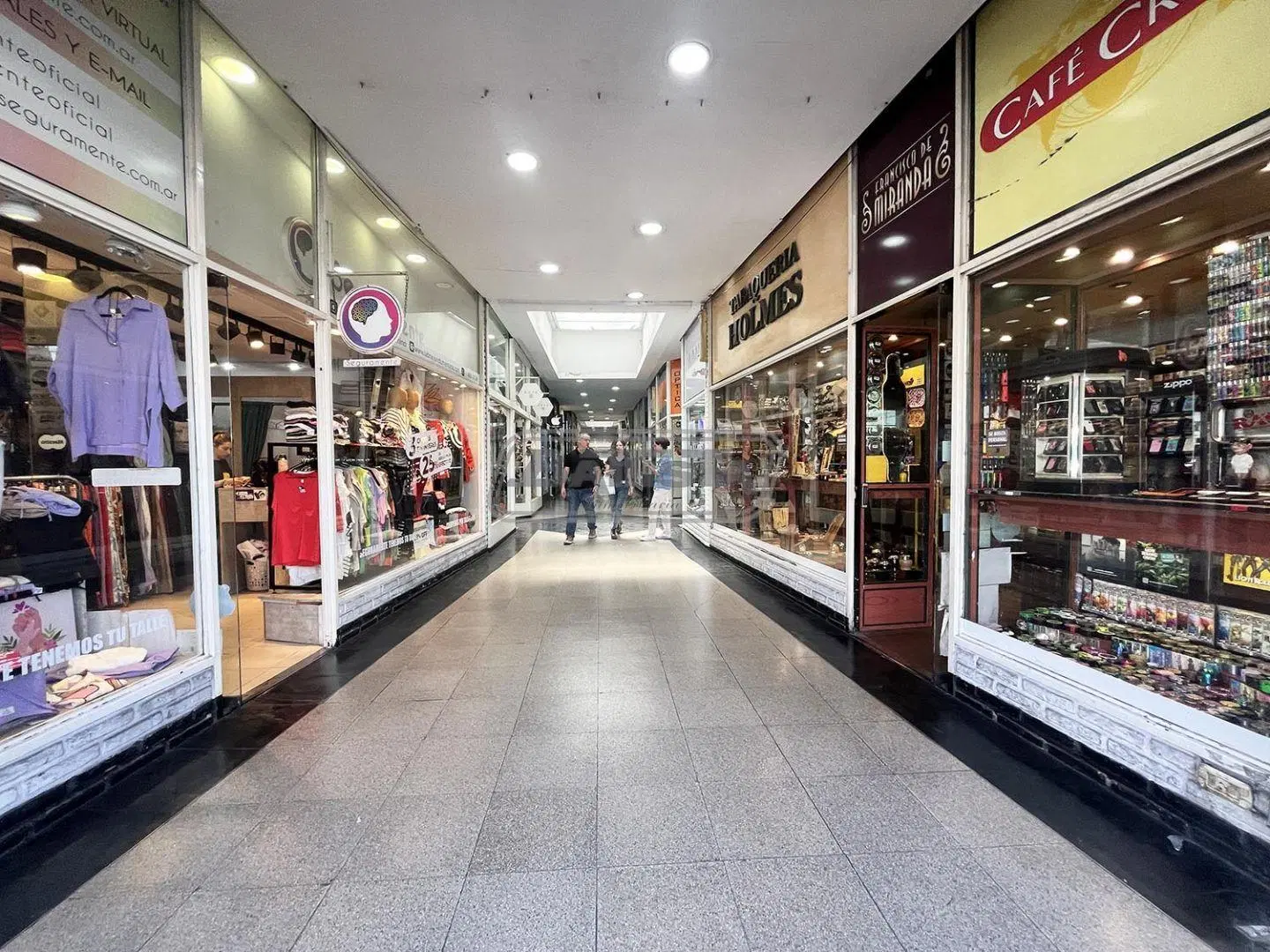 Local . | AV. RIVADAVIA al 14000 2
