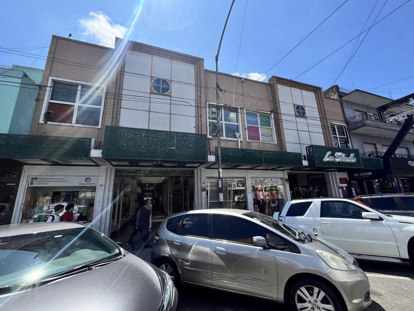 Local . | AV. RIVADAVIA al 14000