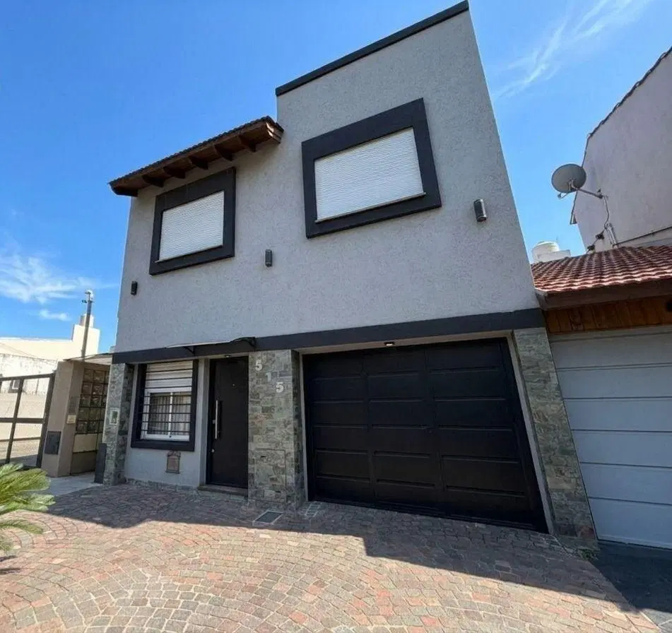 Casa 4 ambientes. | Agustin Delia al 500 3