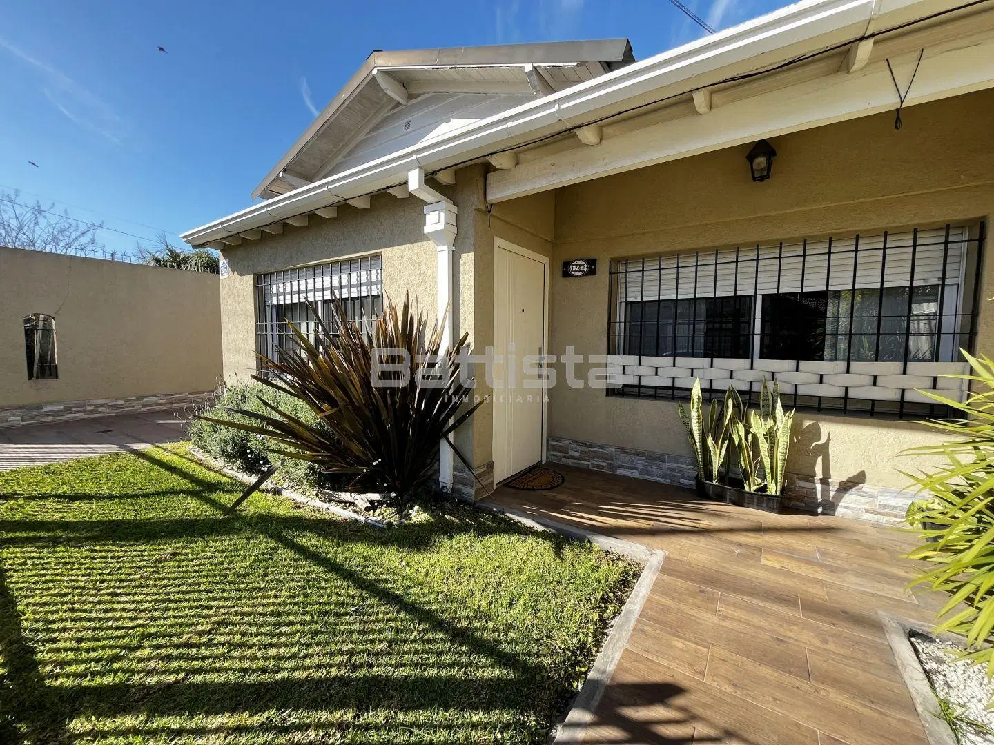 Casa 6 ambientes 4 dormitorios. | Álvarez de Arenales al 1700 1