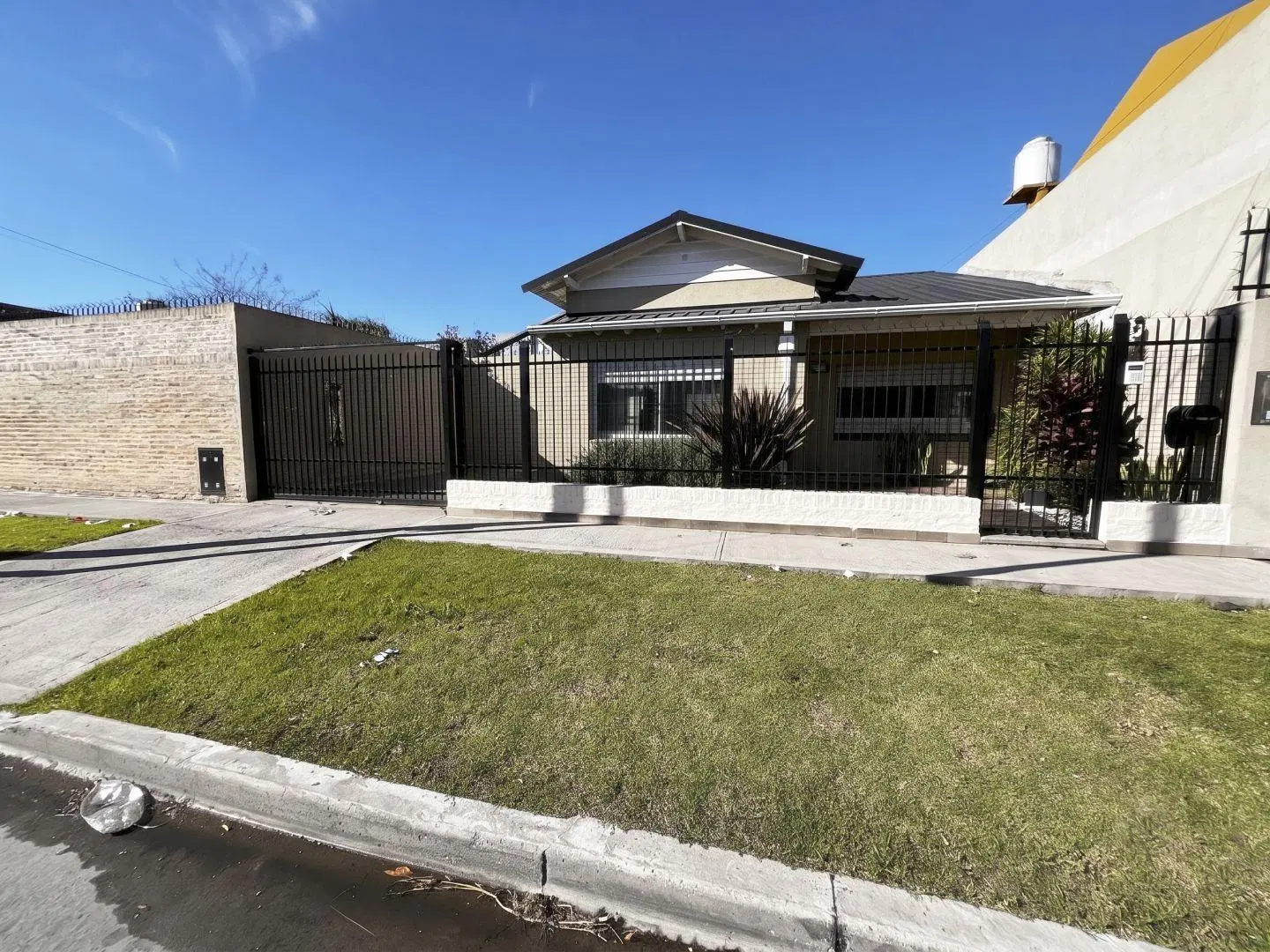 Casa 6 ambientes 4 dormitorios. | Álvarez de Arenales al 1700 2