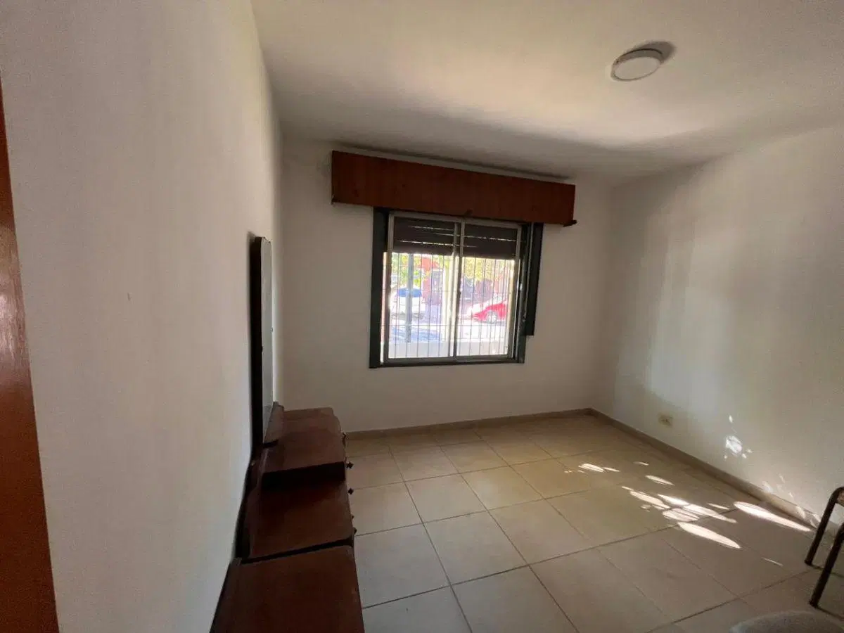 Casa con 2 dormitorios y 197 m² en venta y alquiler, Ituzaingó Norte 4