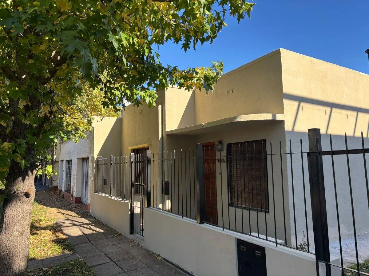 Casa con 2 dormitorios y 197 m² en venta y alquiler, Ituzaingó Norte 5