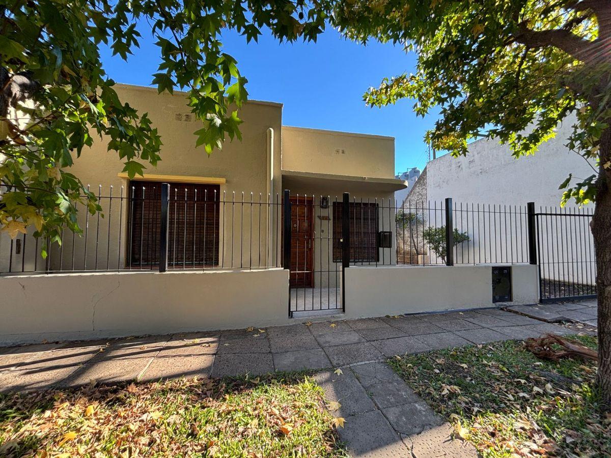 Casa con 2 dormitorios y 197 m² en venta y alquiler, Ituzaingó Norte