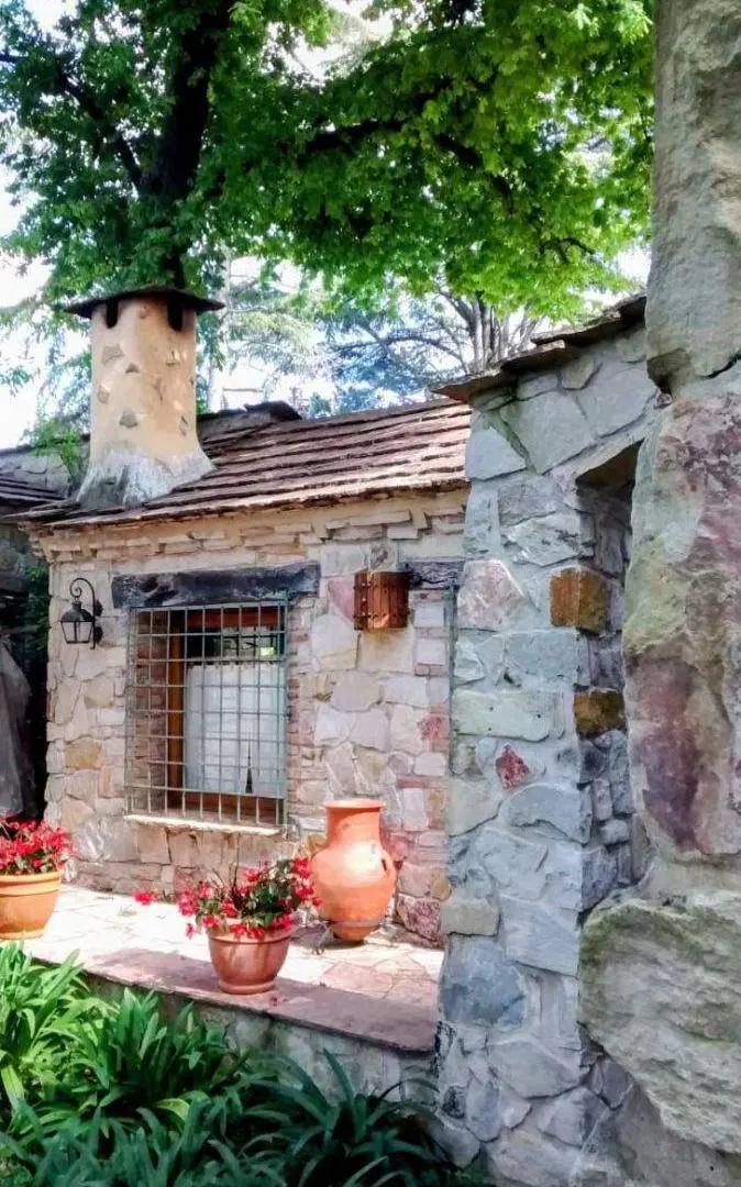 Exclusiva Casa de Estilo Campestre en Entorno Natural con Piscina y Gran Parque 3