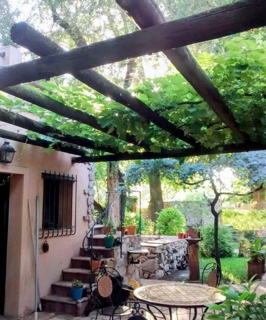 Exclusiva Casa de Estilo Campestre en Entorno Natural con Piscina y Gran Parque 4
