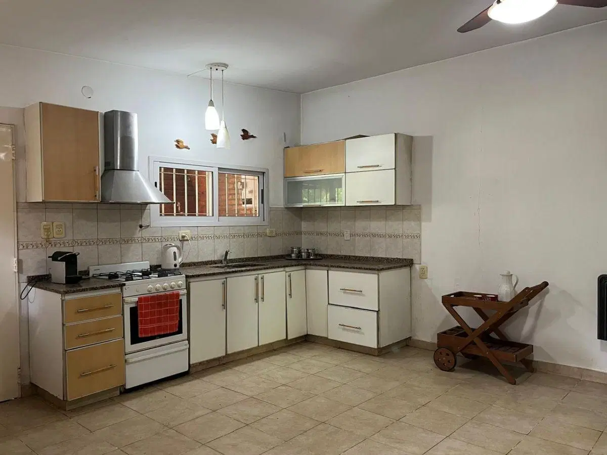 Casa sobre lote de 1071 mts. en inmejorable ubicación 8