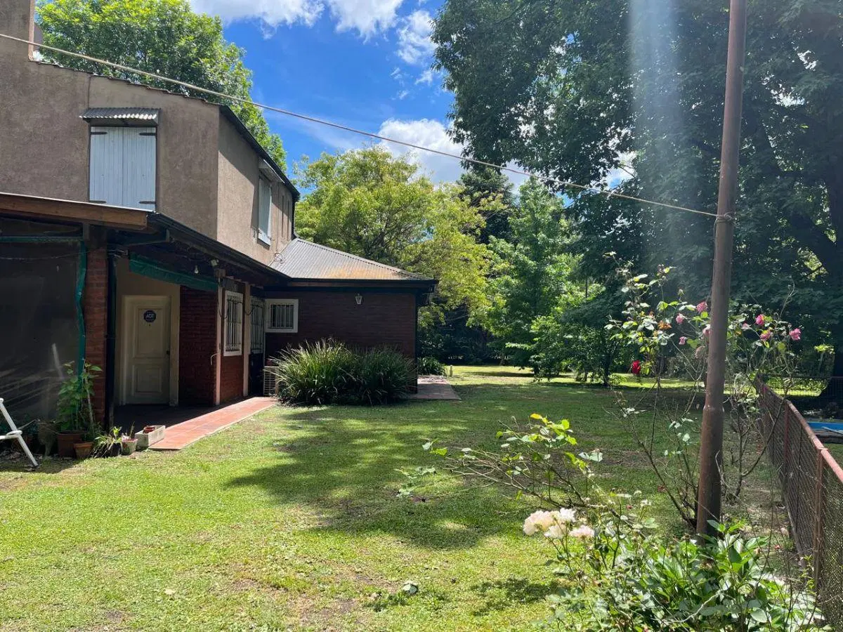Casa sobre lote de 1071 mts. en inmejorable ubicación 2