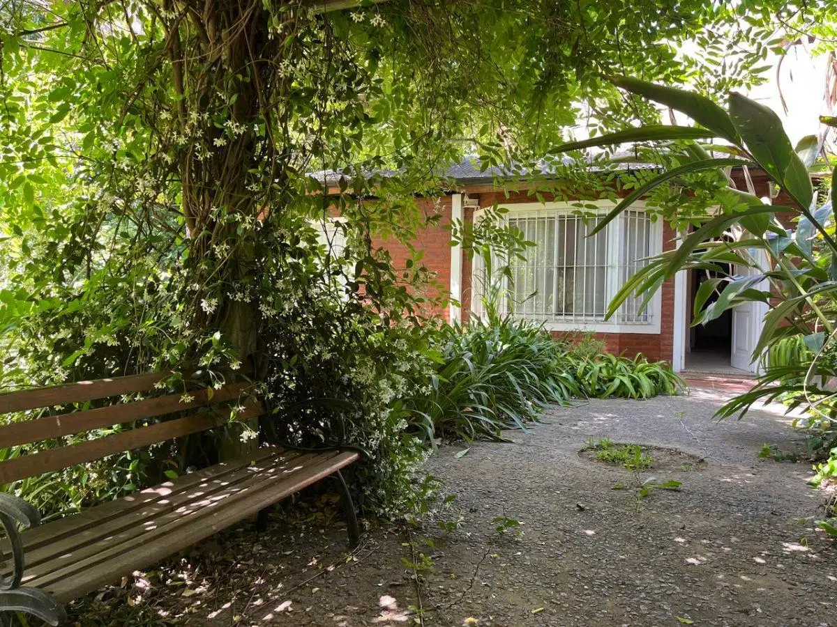 Casa sobre lote de 1071 mts. en inmejorable ubicación 3