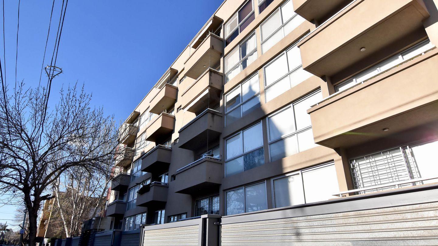 Foto de VENTA DEPARTAMENTO 3 AMB. CASTELAR COCHERA TERRAZA PRIVADA, imagen 4