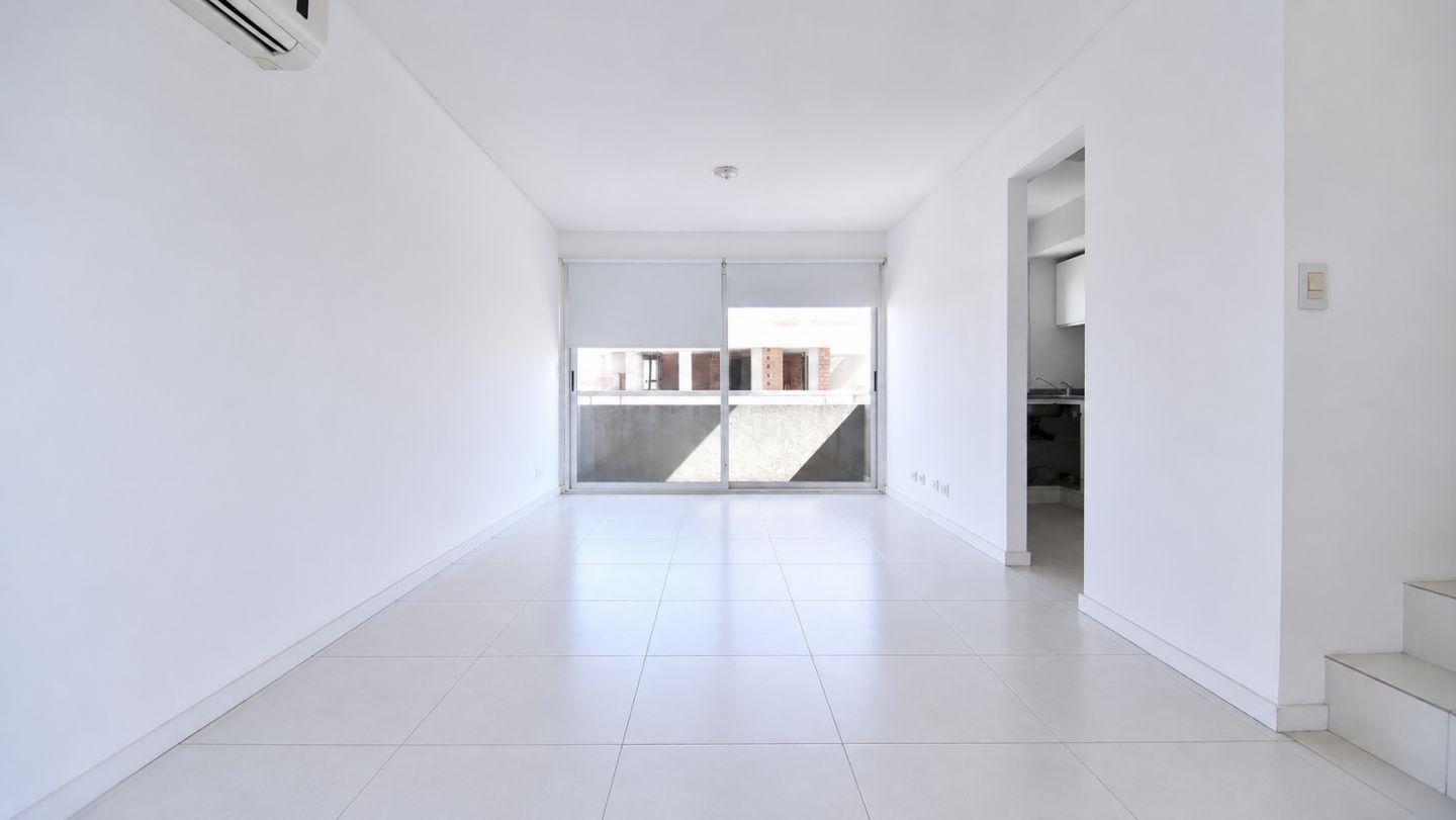 Foto de VENTA DEPARTAMENTO 3 AMB. CASTELAR COCHERA TERRAZA PRIVADA, imagen 2