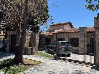 Foto de Casa De 4 Amb, Con Un Quincho Muy Lindo Sobre Lote De 650 M2, imagen 1