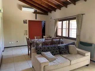 Foto de Casa De 4 Amb, Con Un Quincho Muy Lindo Sobre Lote De 650 M2, imagen 2