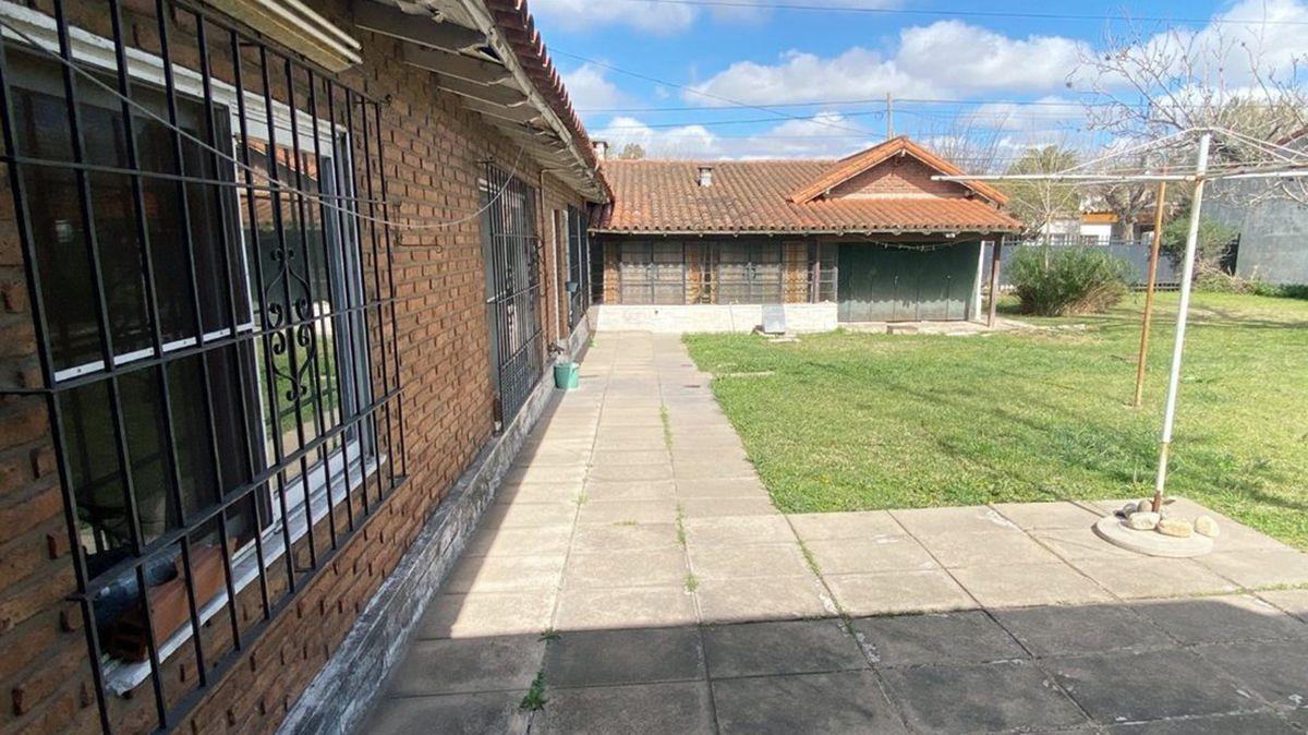 Foto de Casa venta 3 amb + departamento 3 amb. LOTE 15X30, imagen 1