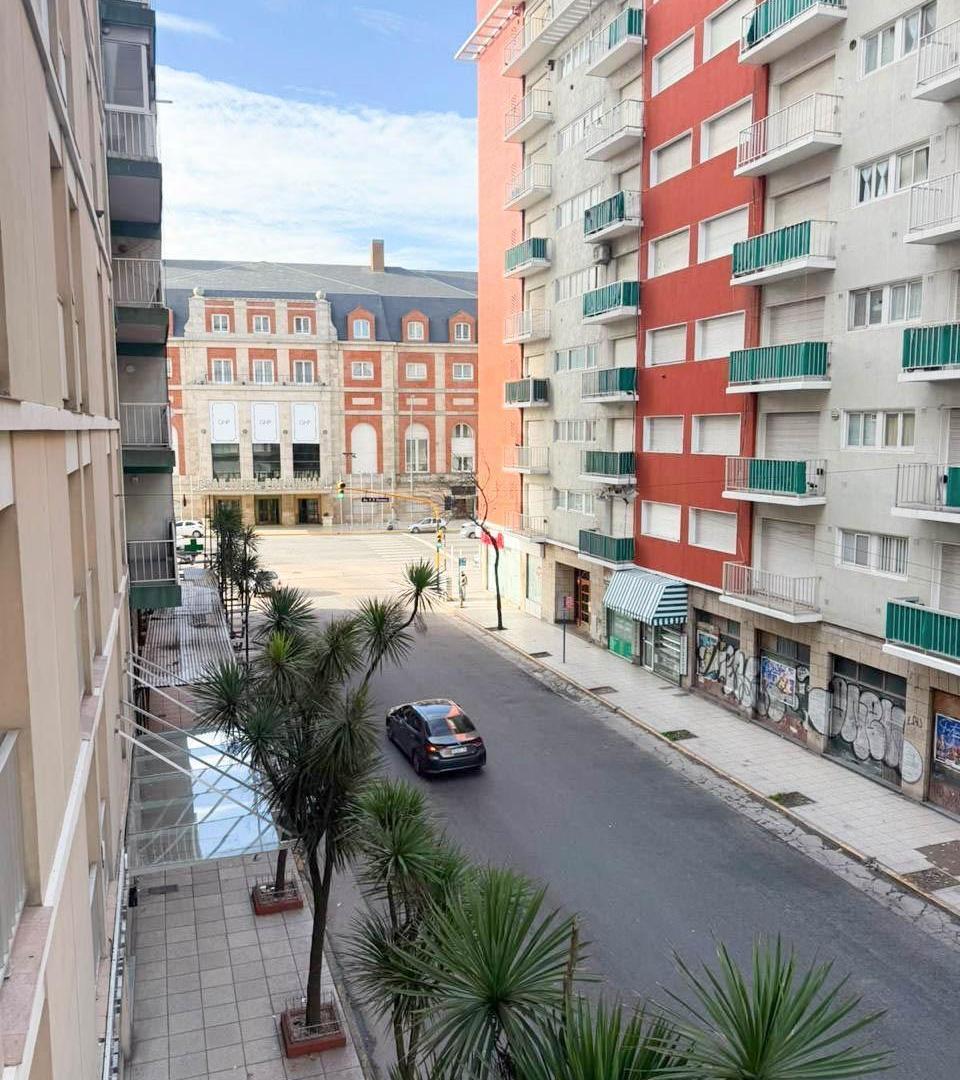 2 amb c/ dep calle c/ balcon. Pl. Colón