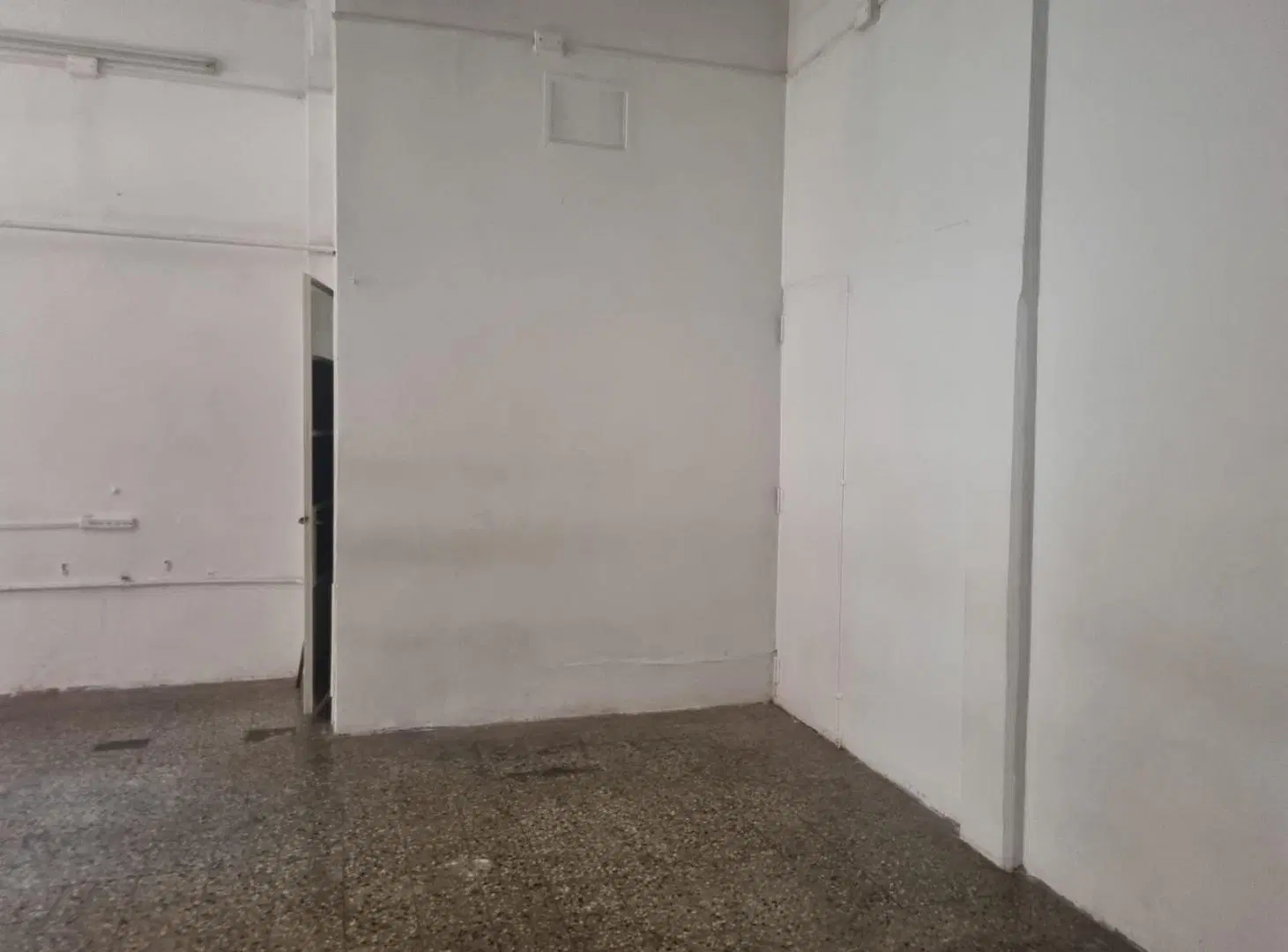 LOCAL ESQUINA EN ALQUIILER EN DEVOTO 5
